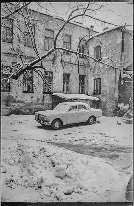 Зимой во дворе. Минск. 1986г.