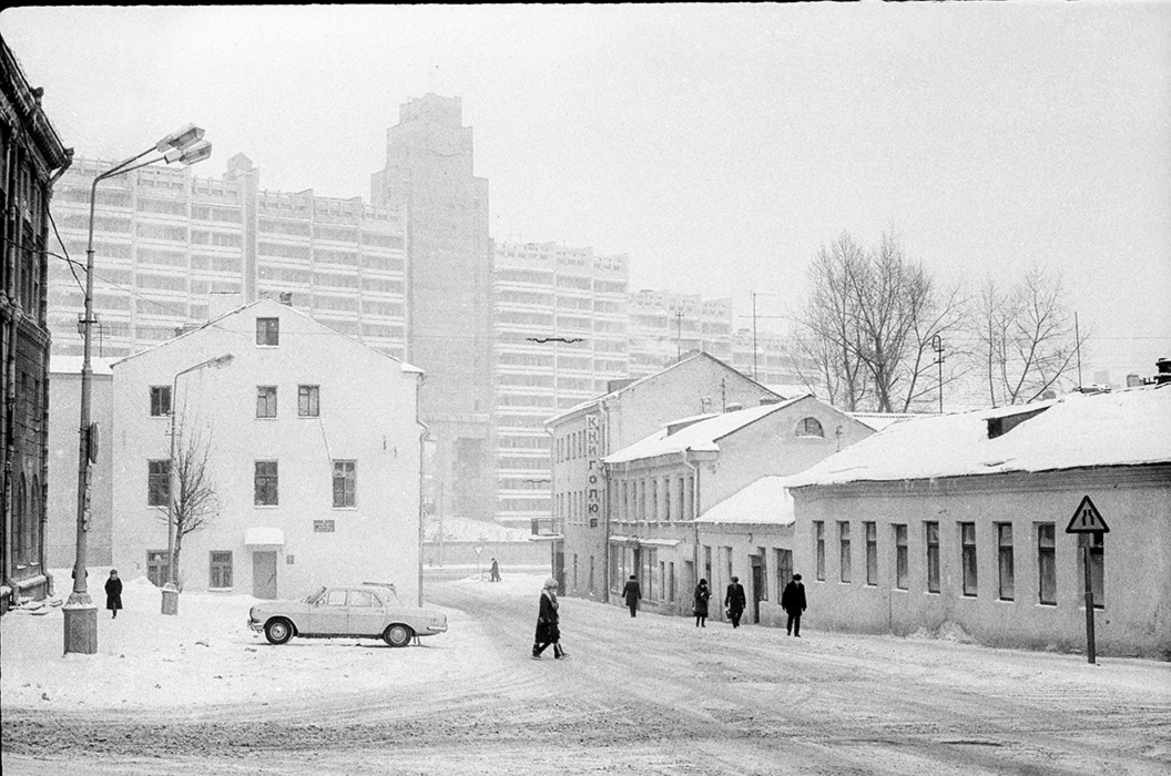 Пересечение улиц Комсомольская, Немига, Революционная. Минск, начало 80-х
