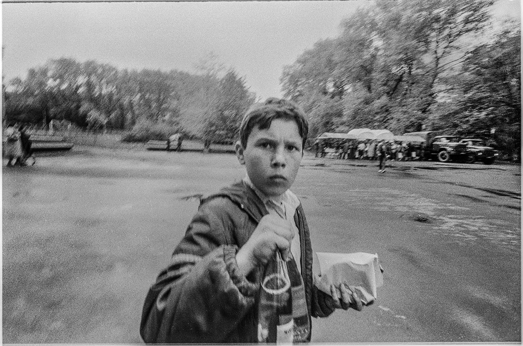 Мальчик с напитком. Минск, 1986 год