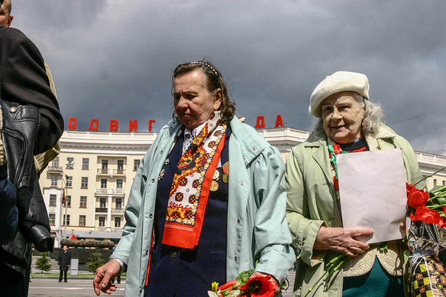 Ветераны ВОВ на пл. Победы в Минске на 9 Мая 2008 года